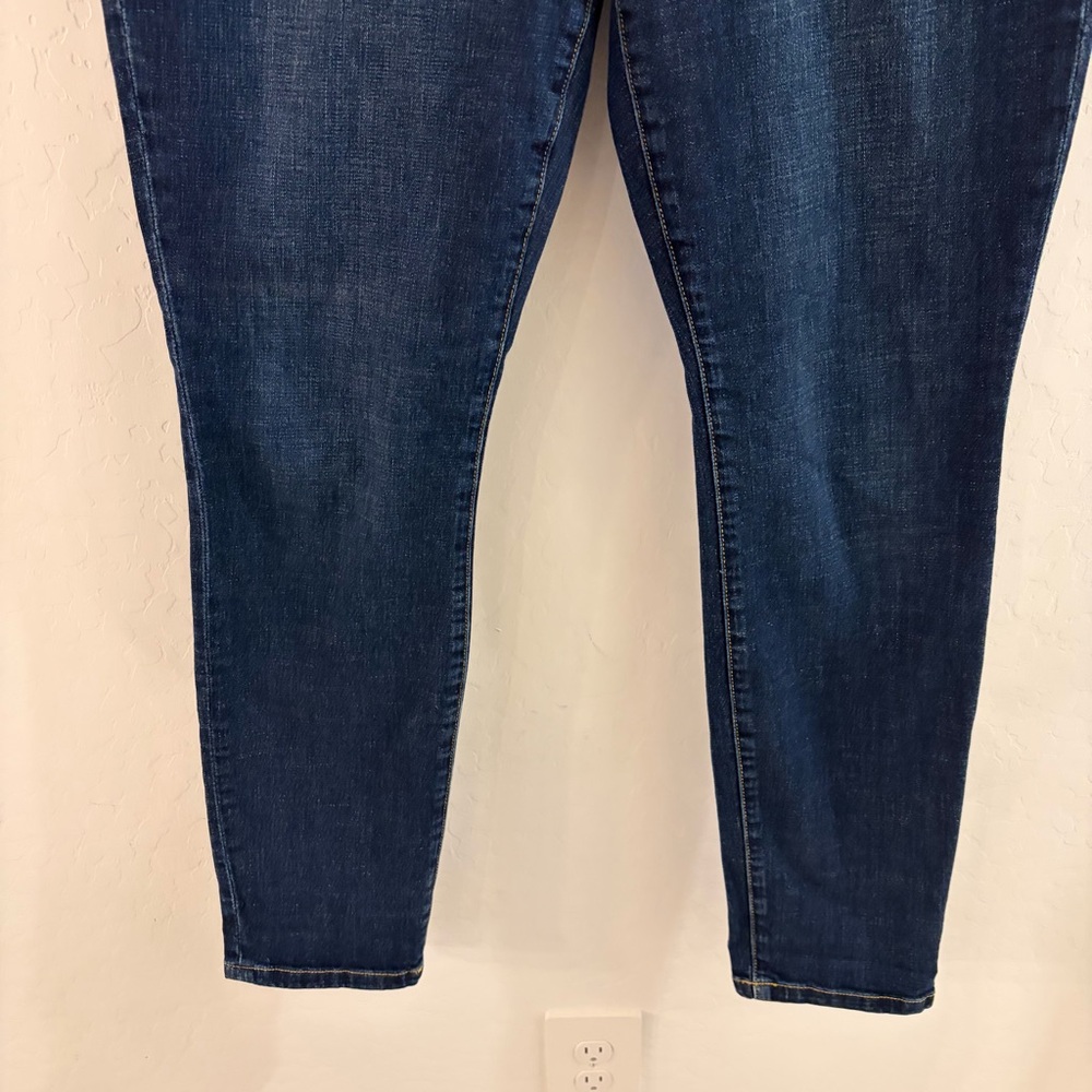 EUC Cabi Button Fly Skinny Elastic Waist High Rise Jeans Style 3751 Size 12 - Picture 5 of 10
